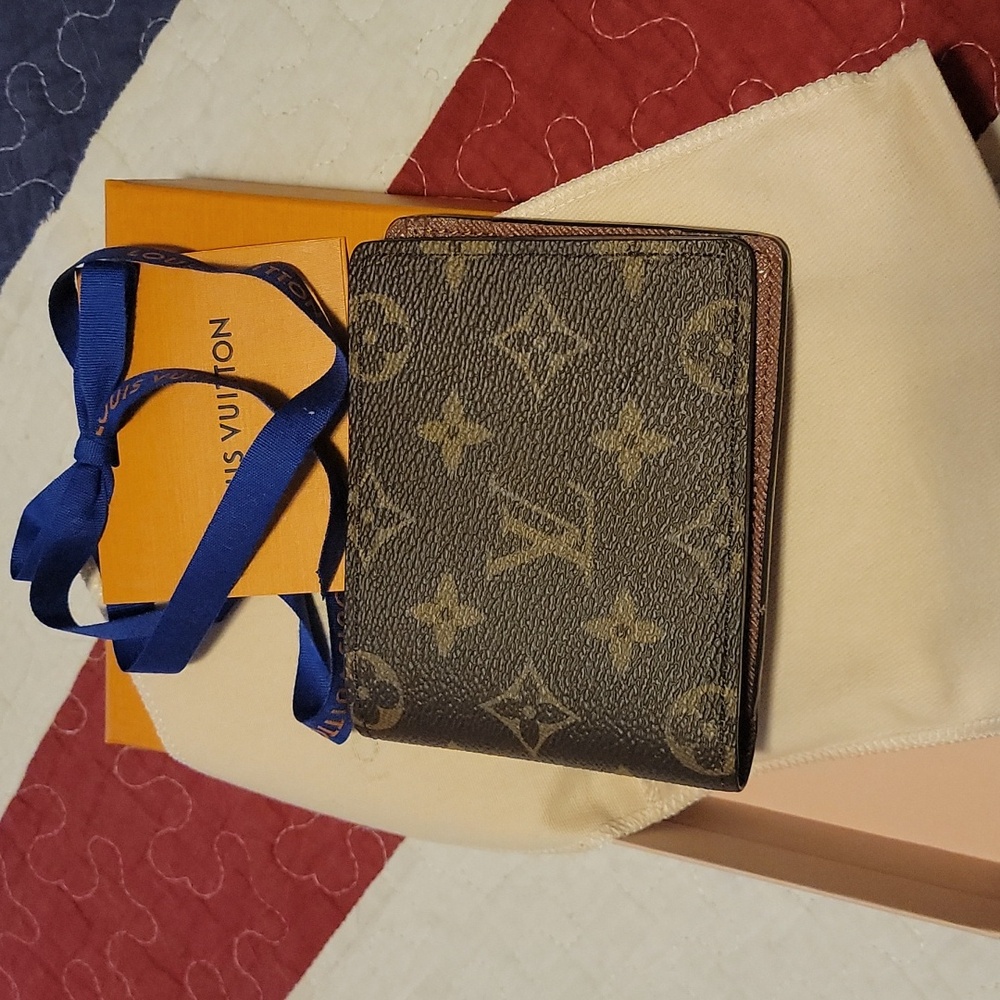 Louis Vuitton Bi fold wallet